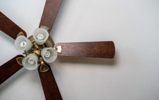 using a ceiling fan to save on energy costs